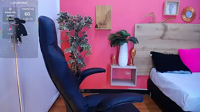 scarlet-foox online show from September 9, 2025, 11:30 am