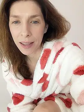 YourSuperModel online show from April 8, 2026, 11:33 am