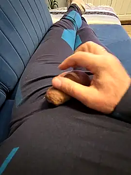 axecoman60 online show from November 28, 2025, 4:40 pm