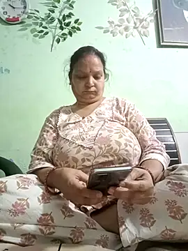 Snapshot of Kavya_kapoor chatting on March 10, 2025, 4:35 pm Kavya kapoor online show from March 10, 2025, 4:35 pm
