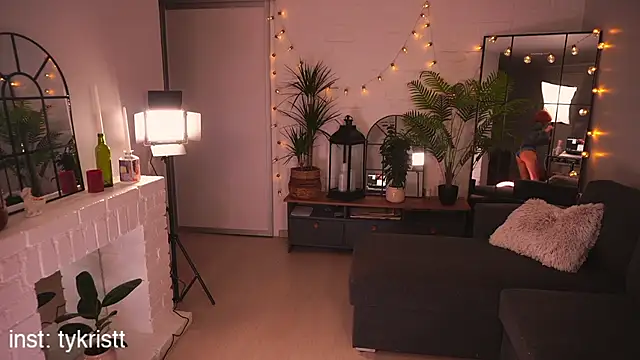 Heidi11 online show from January 17, 2026, 5:05 pm