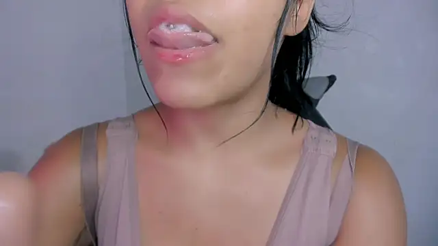 veky saliva01 online show from May 1, 2026, 5:18 pm