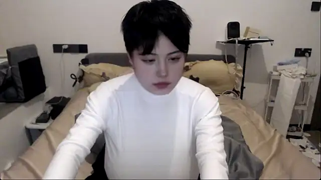 lunalunali online show from December 4, 2025, 12:15 pm