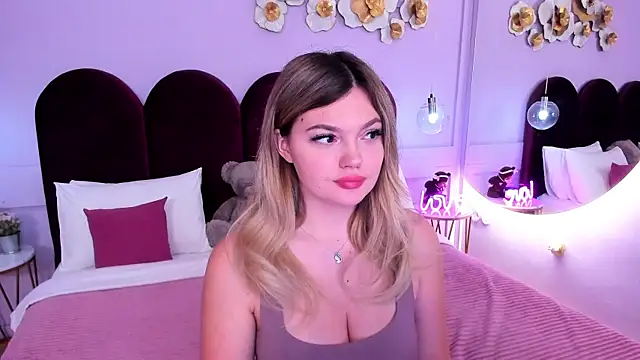 ZaraBloom online show from January 13, 2026, 3:27 pm