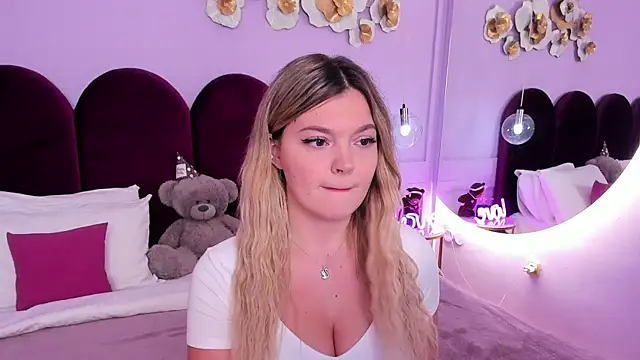 ZaraBloom online show from December 5, 2025, 3:32 pm