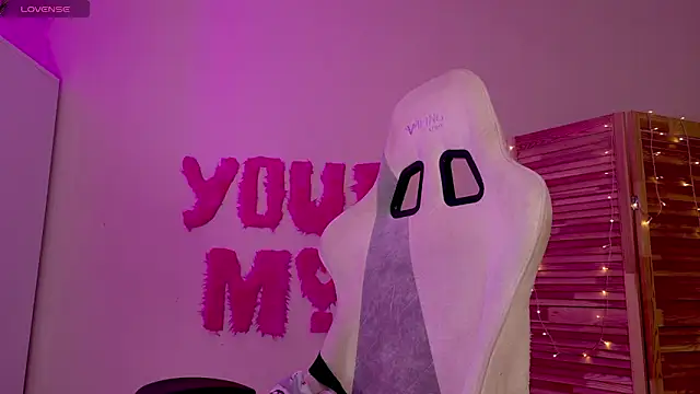 Snapshot of Miss_Mia_Murr chatting on February 12, 2026, 4:45 am Miss Mia Murr online show from February 12, 2026, 4:45 am