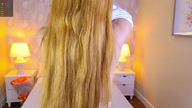 Snapshot of april_rousse chatting on February 19, 2025, 11:14 pm april rousse online show from February 19, 2025, 11:14 pm