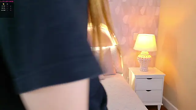 Snapshot of april_rousse chatting on March 7, 2025, 7:05 pm april rousse online show from March 7, 2025, 7:05 pm