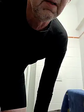 pascalino100 online show from April 3, 2026, 6:09 am