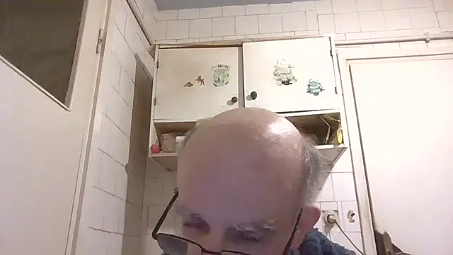 mariusica1xh online show from March 16, 2026, 11:51 pm