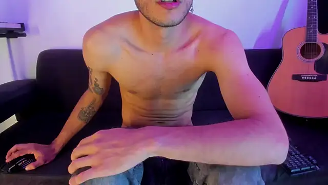 Henrikk senn online show from December 13, 2025, 10:16 pm