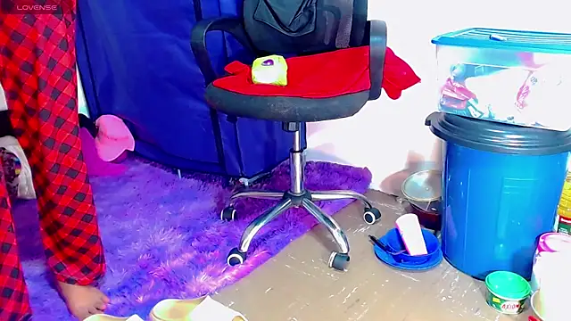 nicol gill  online show from February 11, 2025, 5:29 pm