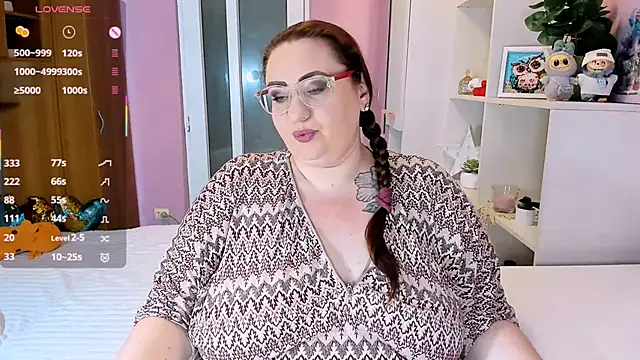 lovely adelle online show from November 27, 2025, 1:44 pm