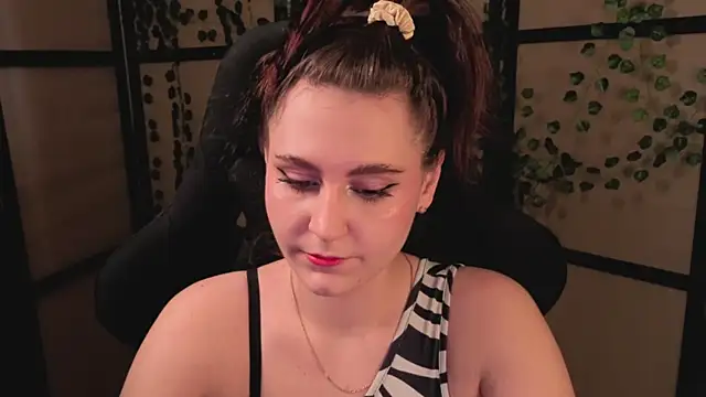 Snapshot of Diana_Flower chatting on April 4, 2026, 1:06 pm Diana Flower online show from April 4, 2026, 1:06 pm