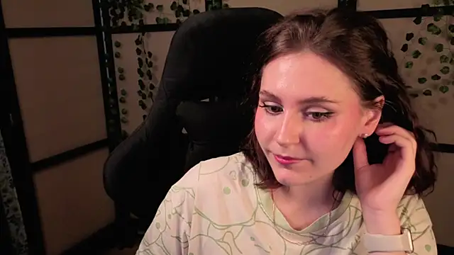 Snapshot of Diana_Flower chatting on April 8, 2026, 2:40 pm Diana Flower online show from April 8, 2026, 2:40 pm