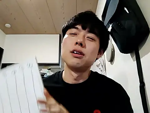 Snapshot of whitebriefboy chatting on January 13, 2026, 2:59 am whitebriefboy online show from January 13, 2026, 2:59 am