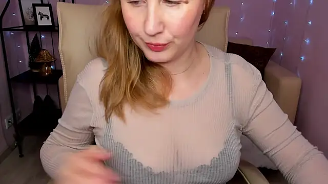 Snapshot of Helens_love chatting on February 4, 2025, 4:48 am Helens love online show from February 4, 2025, 4:48 am