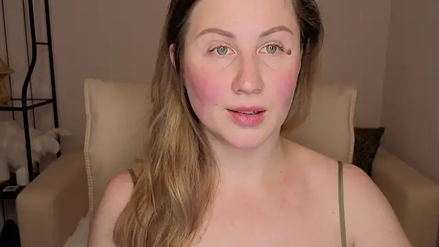 Snapshot of Helens_love chatting on October 5, 2025, 1:51 am Helens love online show from October 5, 2025, 1:51 am