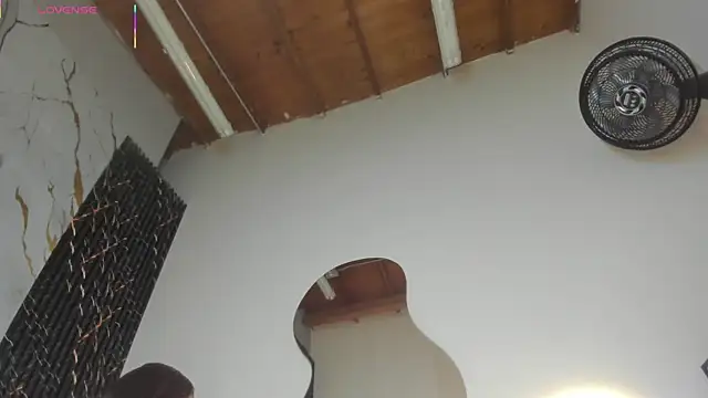 Snapshot of ebony_hot1 chatting on December 22, 2025, 1:44 pm ebony hot1 online show from December 22, 2025, 1:44 pm