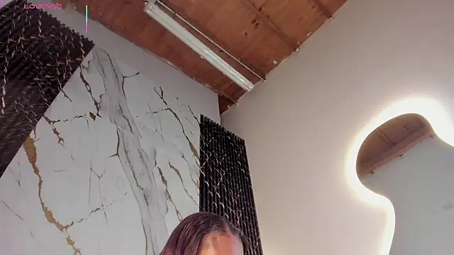 ebony hot1 online show from April 13, 2026, 1:37 pm