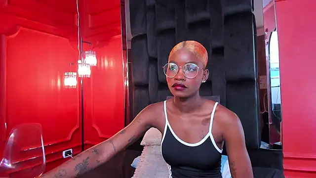 amber-hill online show from September 13, 2025, 6:19 pm