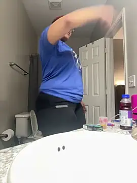 Snapshot of SexyHoneyRedd chatting on December 28, 2024, 12:15 am SexyHoneyRedd online show from December 28, 2024, 12:15 am