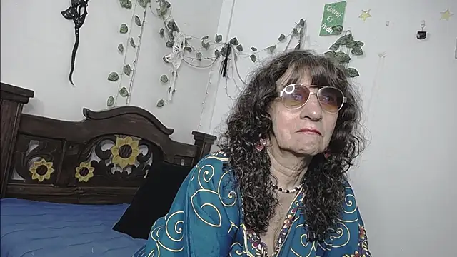 Snapshot of DominaLeona chatting on May 18, 2026, 10:03 pm DominaLeona online show from May 18, 2026, 10:03 pm