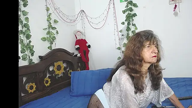 DominaLeona online show from November 19, 2025, 7:58 pm