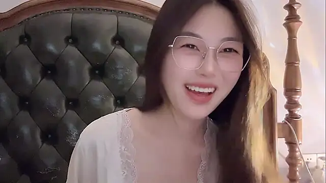 Snapshot of Sweet-Angel999 chatting on May 8, 2026, 3:27 pm Sweet-Angel999 online show from May 8, 2026, 3:27 pm