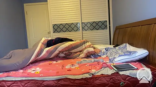 shuai321 online show from February 4, 2025, 7:40 am