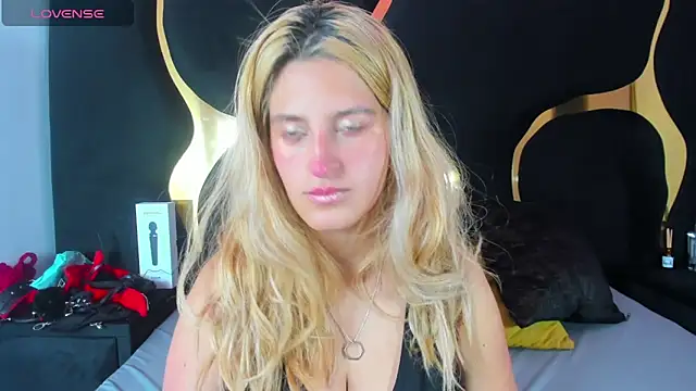 Snapshot of GiaRoussel chatting on February 6, 2026, 5:20 pm GiaRoussel online show from February 6, 2026, 5:20 pm