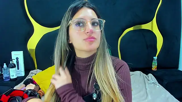 Snapshot of GiaRoussel chatting on November 29, 2025, 5:02 pm GiaRoussel online show from November 29, 2025, 5:02 pm