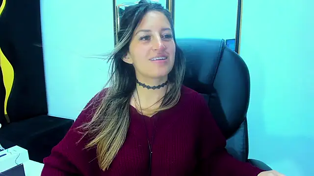 Snapshot of GiaRoussel chatting on December 5, 2025, 4:38 pm GiaRoussel online show from December 5, 2025, 4:38 pm