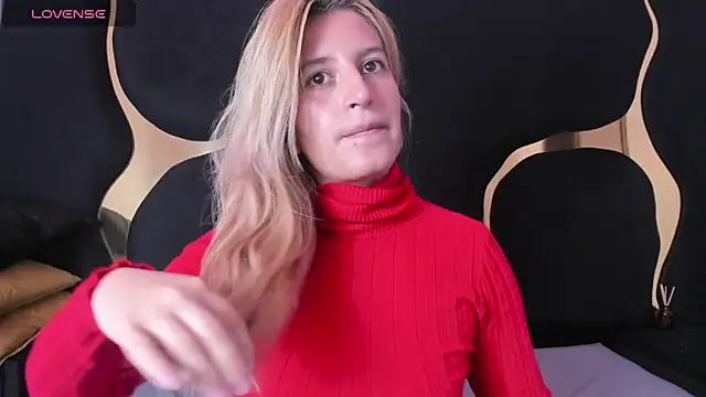 Snapshot of GiaRoussel chatting on February 4, 2026, 4:24 pm GiaRoussel online show from February 4, 2026, 4:24 pm