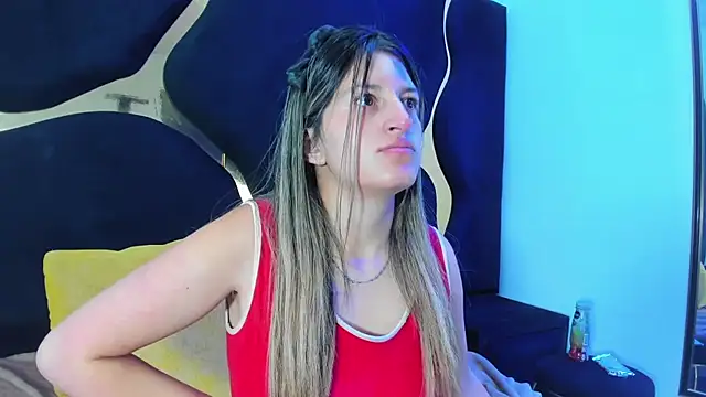 Snapshot of GiaRoussel chatting on November 14, 2025, 3:48 pm GiaRoussel online show from November 14, 2025, 3:48 pm