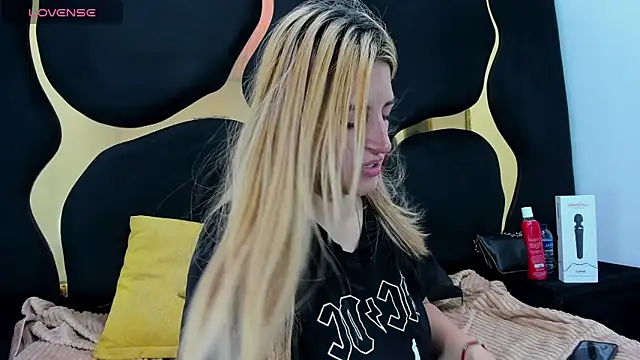 Snapshot of GiaRoussel chatting on February 27, 2026, 4:40 pm GiaRoussel online show from February 27, 2026, 4:40 pm