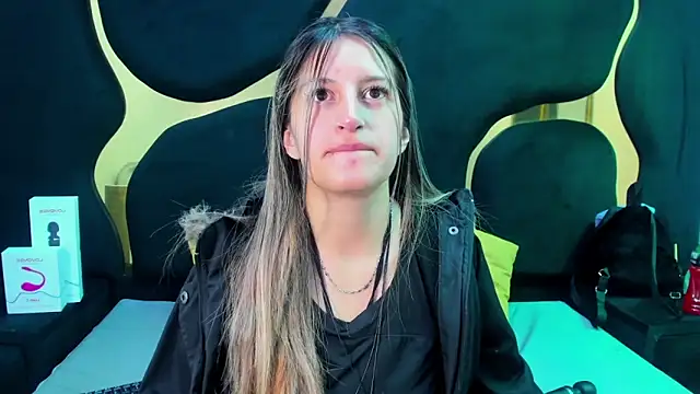 Snapshot of GiaRoussel chatting on October 21, 2025, 3:11 pm GiaRoussel online show from October 21, 2025, 3:11 pm