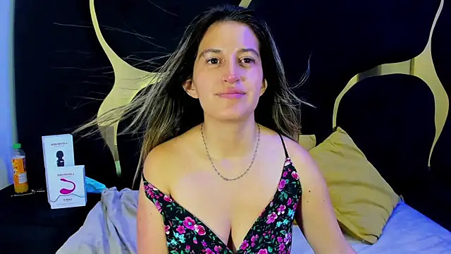 Snapshot of GiaRoussel chatting on November 11, 2025, 8:47 pm GiaRoussel online show from November 11, 2025, 8:47 pm