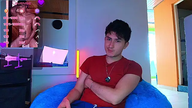 Snapshot of santyago_taylor chatting on November 12, 2025, 7:07 pm santyago taylor online show from November 12, 2025, 7:07 pm