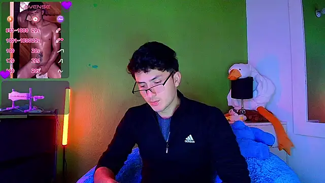 Snapshot of santyago_taylor chatting on November 7, 2025, 7:07 pm santyago taylor online show from November 7, 2025, 7:07 pm