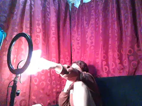 ifeelverywet andhot online show from March 17, 2025, 5:05 pm