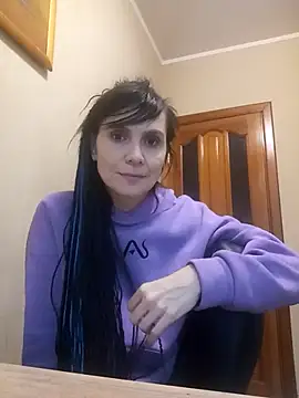 Francenia lolis online show from November 18, 2025, 6:50 am