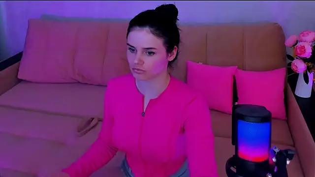 Lora Cain online show from March 15, 2025, 12:45 pm