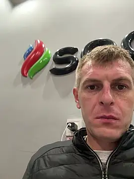 adrian90bi11 online show from May 13, 2026, 4:47 pm