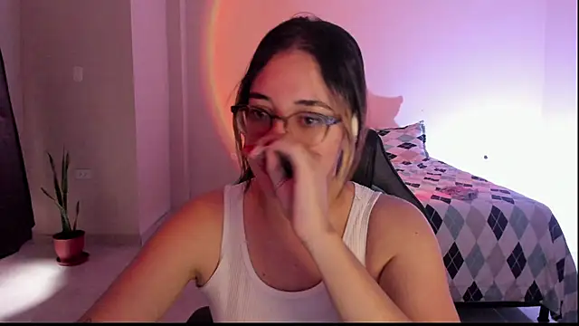 atenas 05  online show from November 20, 2025, 9:47 pm