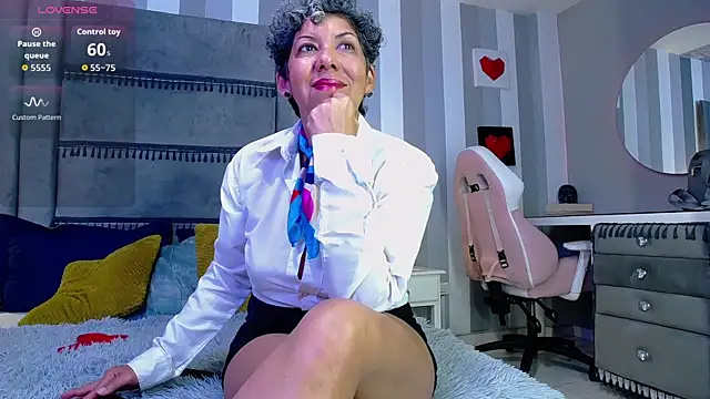 Julianewell online show from January 13, 2026, 12:20 pm