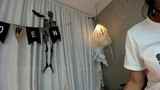 KOURTNEY-- online show from October 25, 2025, 2:00 am