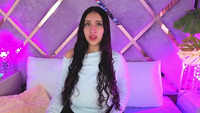 Snapshot of paulette_dupont chatting on December 19, 2025, 4:38 am paulette dupont online show from December 19, 2025, 4:38 am