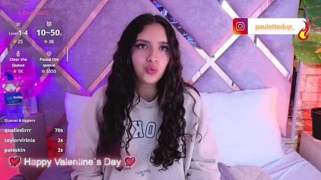 Snapshot of paulette_dupont chatting on February 15, 2026, 8:35 am paulette dupont online show from February 15, 2026, 8:35 am