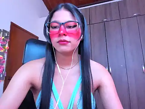 Snapshot of _ALLYSON18_ chatting on September 15, 2025, 11:32 am ALLYSON18 online show from September 15, 2025, 11:32 am